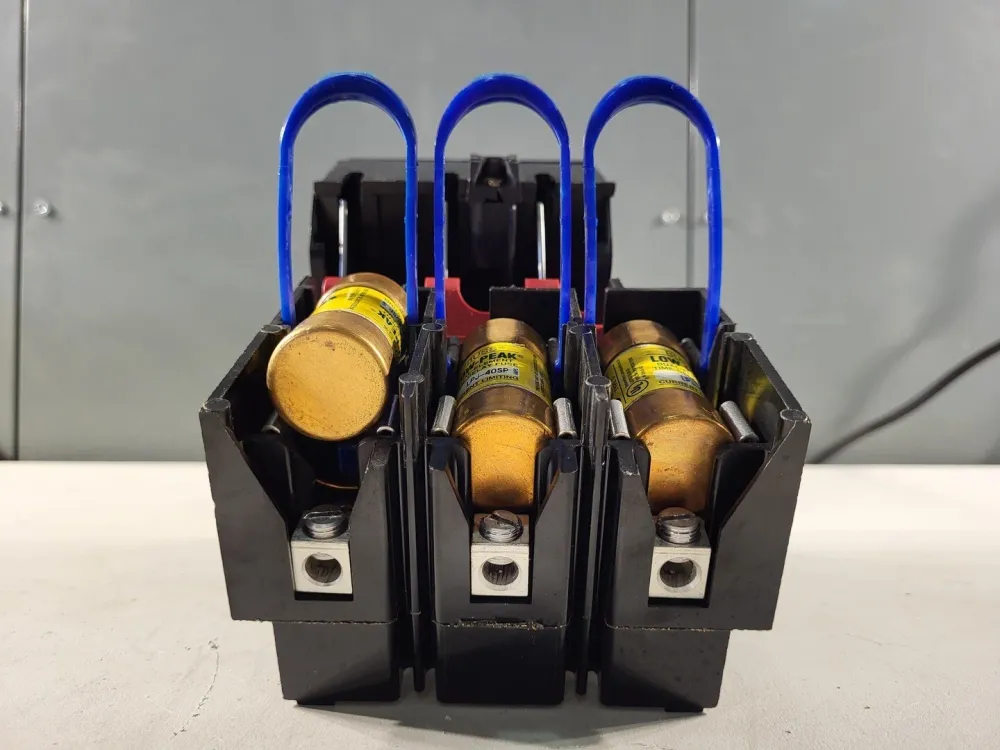 Disconnect Switch 3 Times 40 Amp Fuse LPJ-40SP