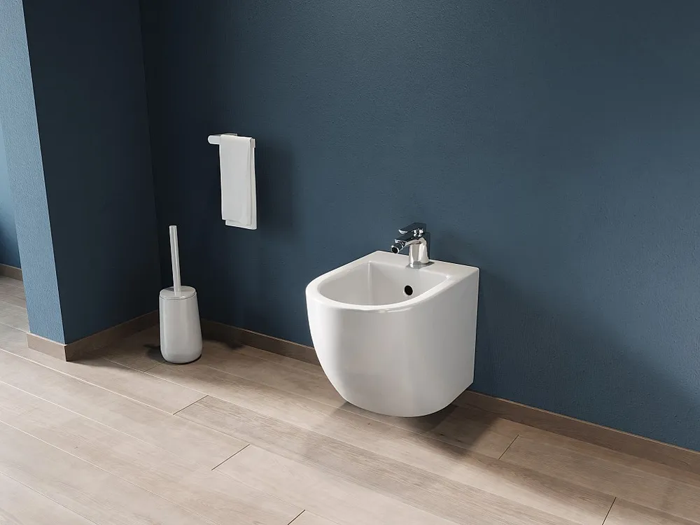 Hoogwaardige Set wit bidet van keramiek met voorwandsysteem, AMARUM