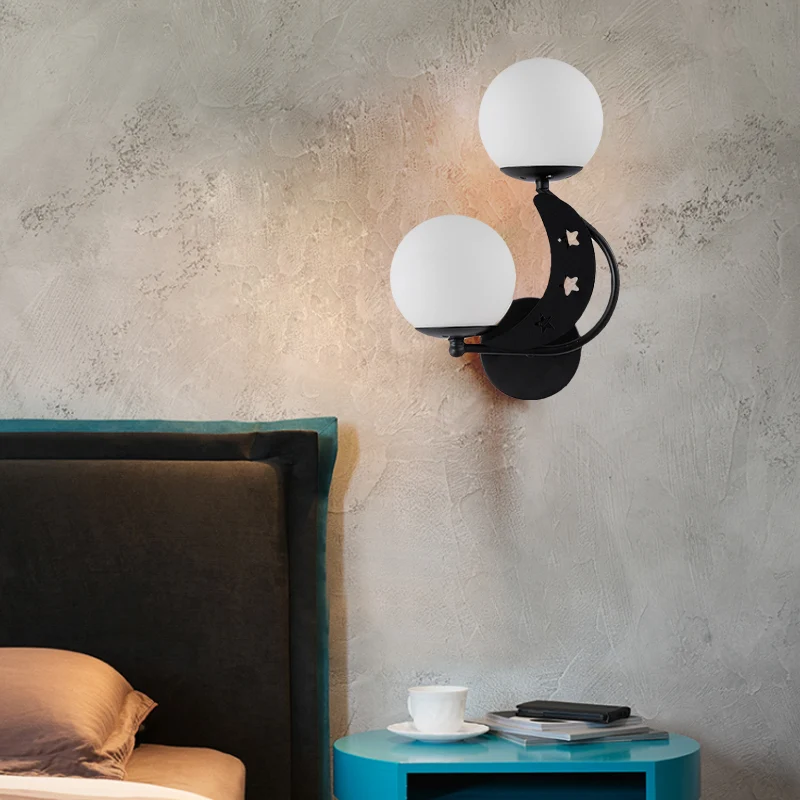 Gecertificeerd IP44 2 lampen slaapkamer schanslicht moderne zwart/gouden wandlamp met links/rechts melkachtige glazen bolkap