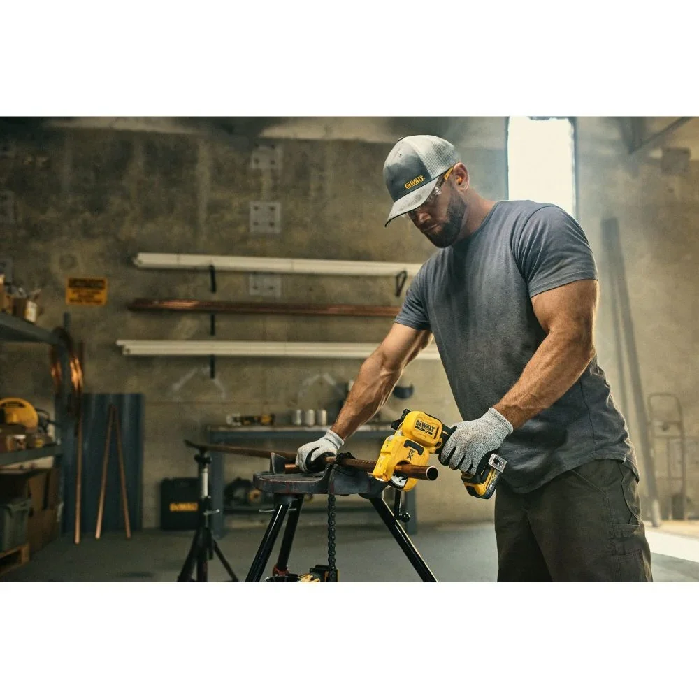 DEWALT 20V MAX XR 1-1/4 Inch Koperkleurig Tubing Cutter Kit DCE154E1