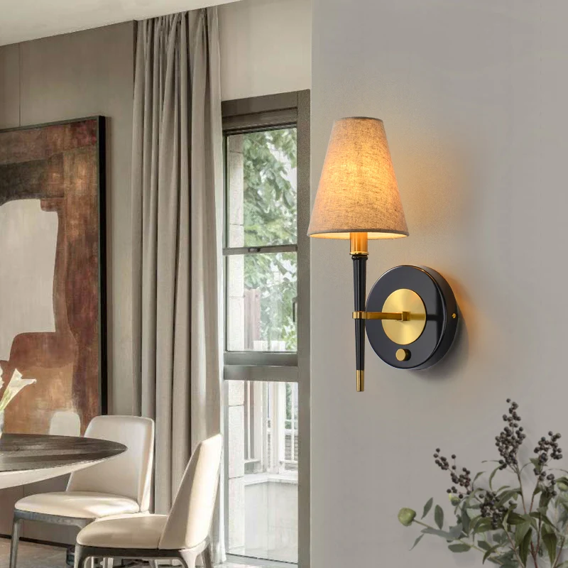 Eenvoud taps toelopende wandlamp, stoffen wandverlichtingsarmatuur messing voor woonkamer