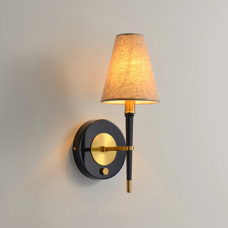 Eenvoud taps toelopende wandlamp, stoffen wandverlichtingsarmatuur messing voor woonkamer