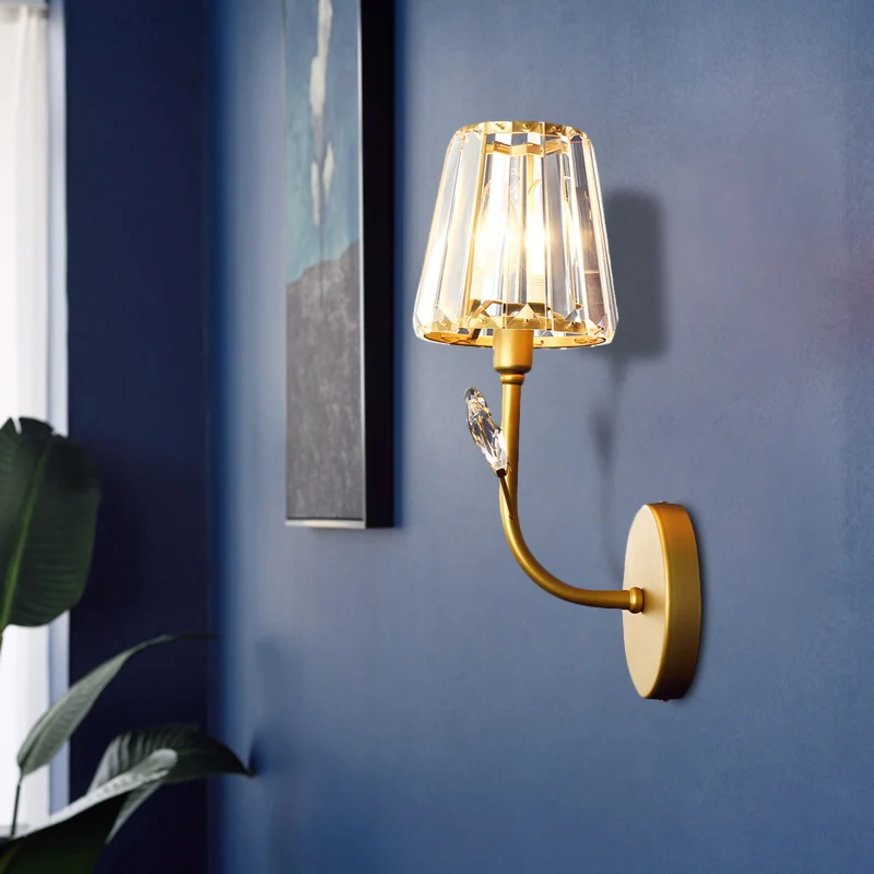 Messing afwerking taps toelopende wandverlichting Minimalistische 1/2-lichts kristallen wandkandelaarlamp met gebogen arm