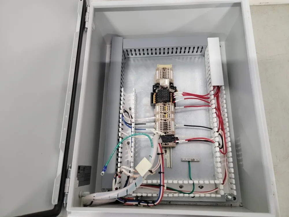 16" x 19.7" x 8.27" Wandgemonteerd Enclosure WM 1045250 w/ Contactors