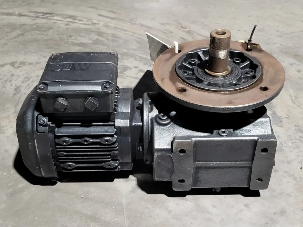 201:1 Gear Reducer SF57Aw/ 0.33 hp Electric Motor SF57 DRS71S4 met CE-Keurmerk
