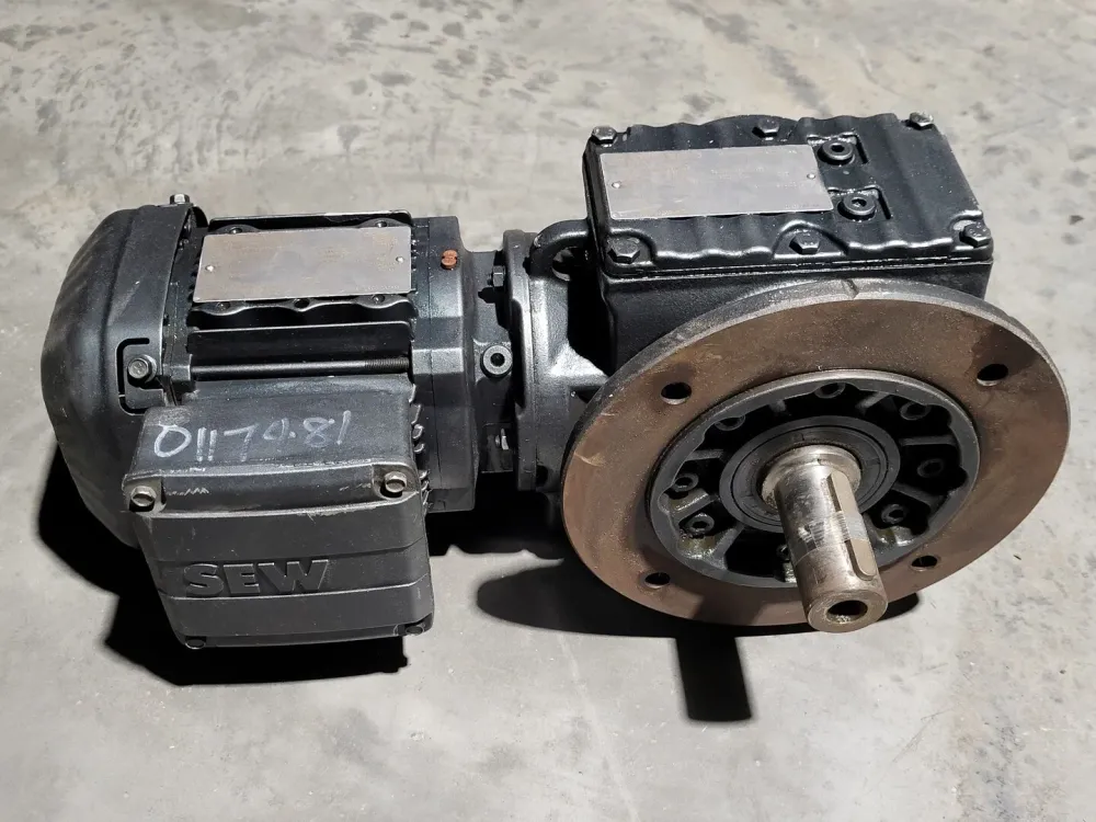 201:1 Gear Reducer SF57Aw/ 0.33 hp Electric Motor SF57 DRS71S4 met CE-Keurmerk
