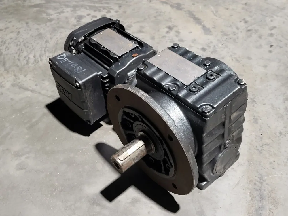 201:1 Gear Reducer SF57Aw/ 0.33 hp Electric Motor SF57 DRS71S4 met CE-Keurmerk