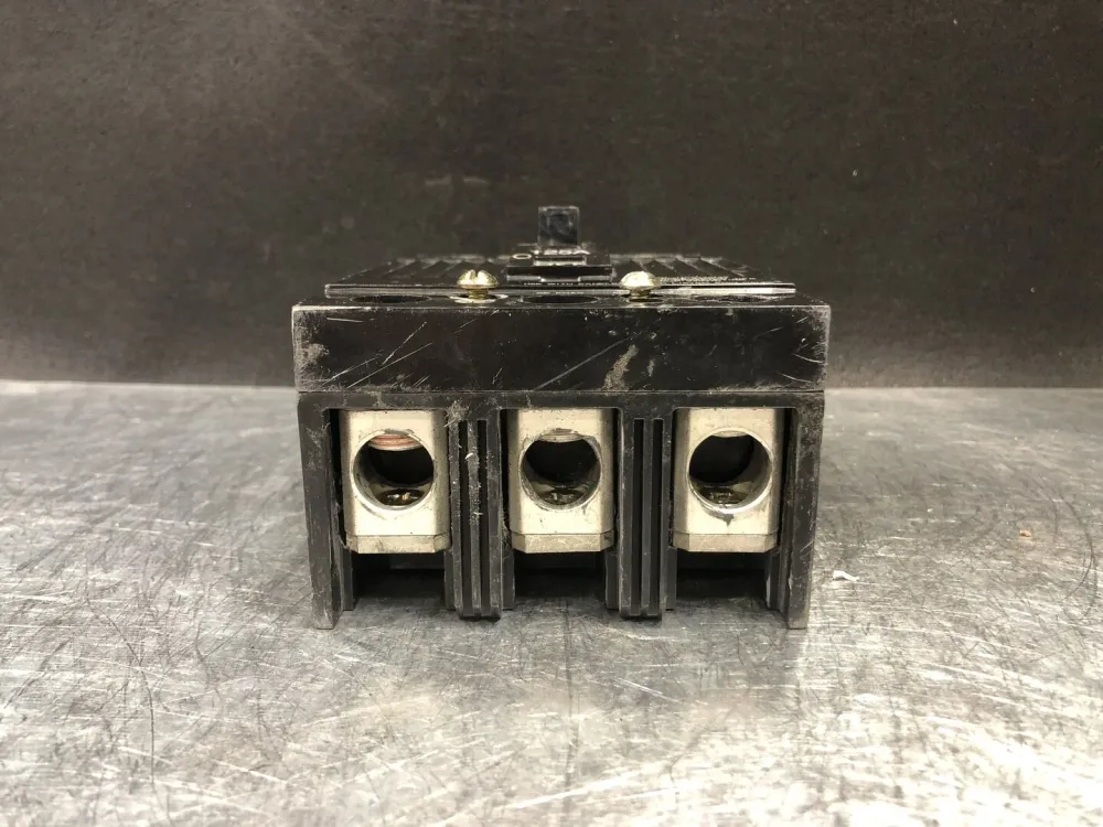 125 Amp, 3 Pole, 240 volts Circuit Breaker THQD32125