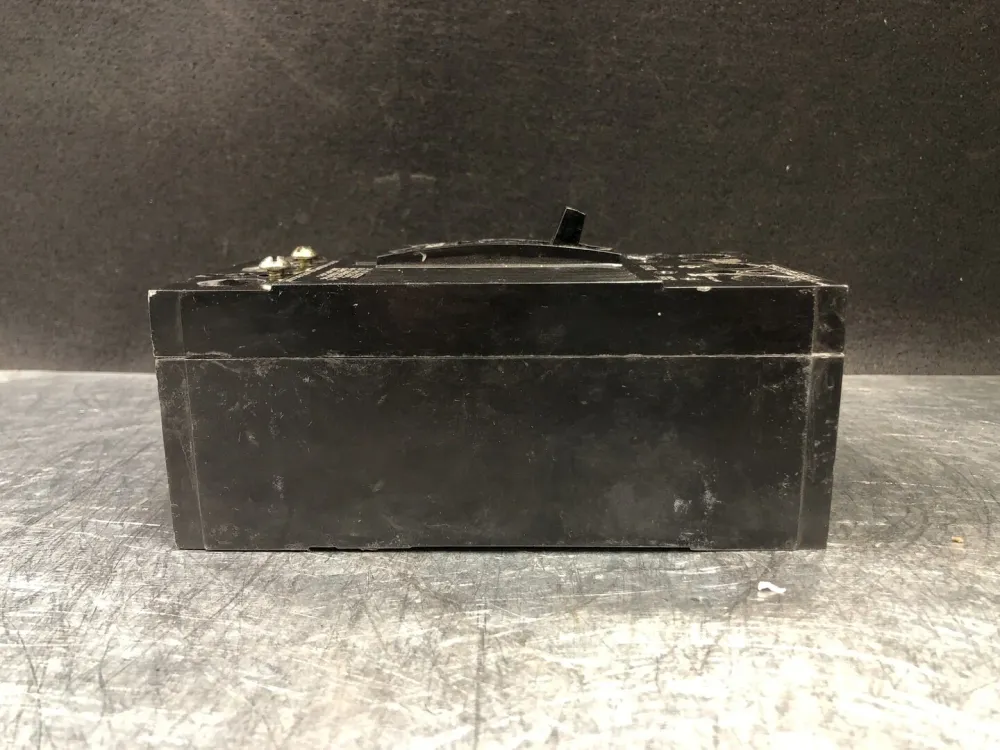125 Amp, 3 Pole, 240 volts Circuit Breaker THQD32125