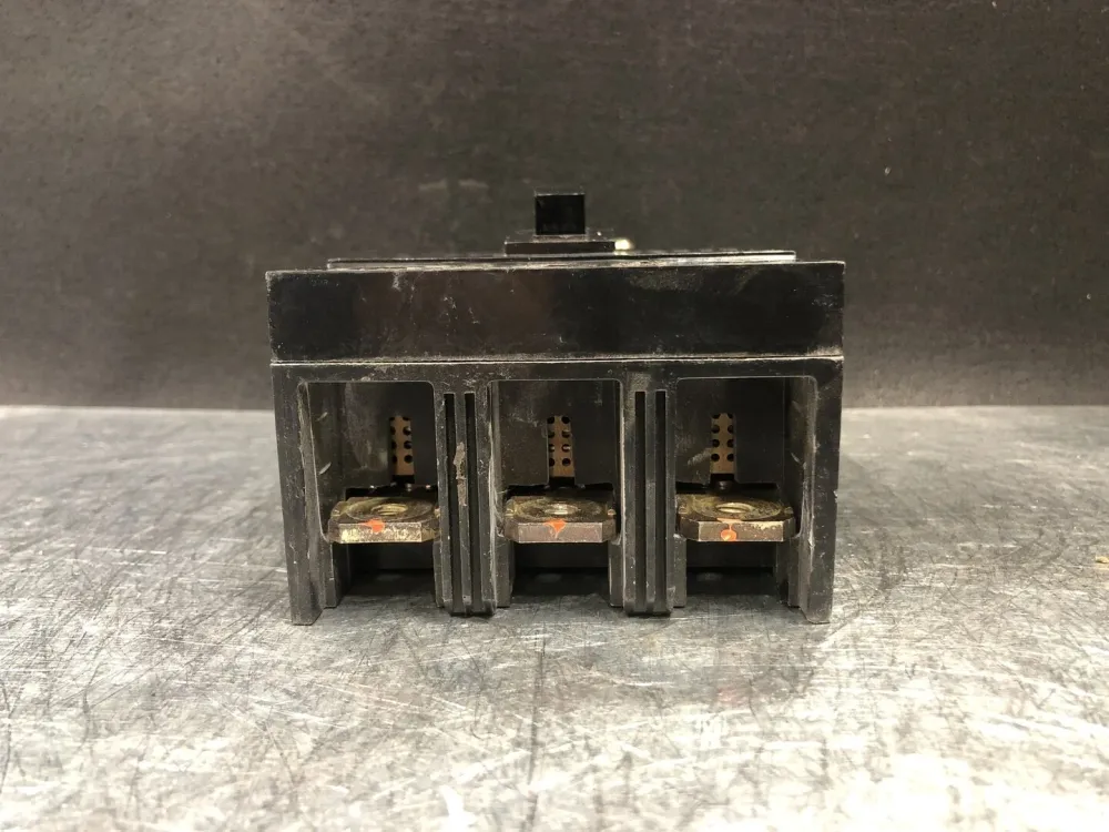 125 Amp, 3 Pole, 240 volts Circuit Breaker THQD32125