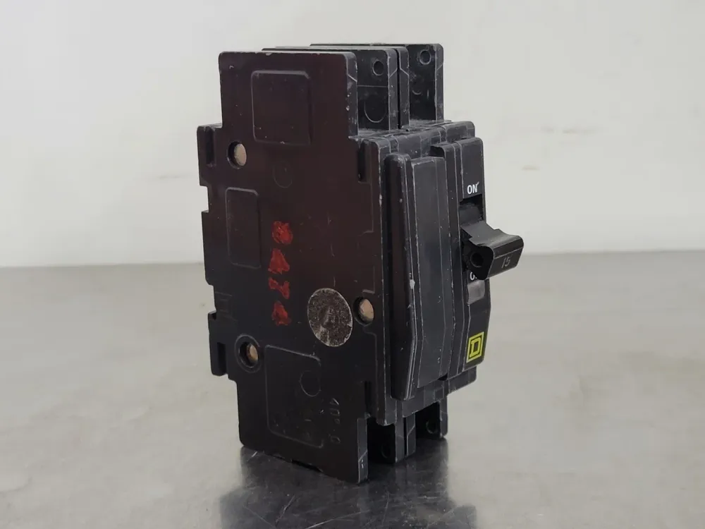 15 Amp, 2 Pole, 120/240 volts Circuit Breaker QOU215 - directe montage