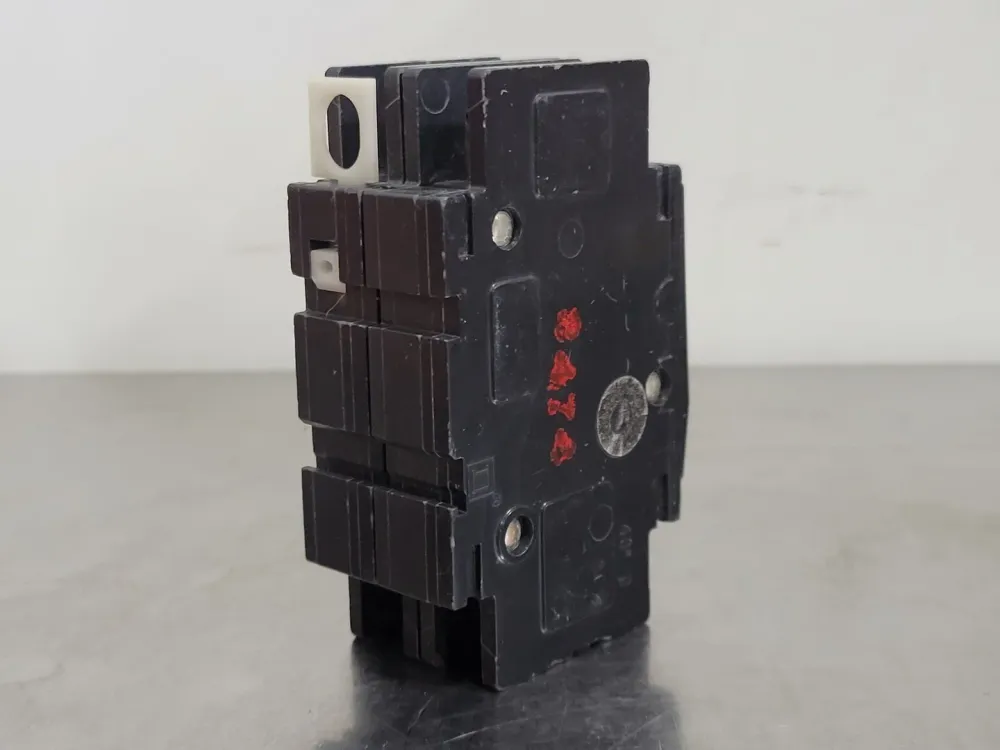 15 Amp, 2 Pole, 120/240 volts Circuit Breaker QOU215 - directe montage