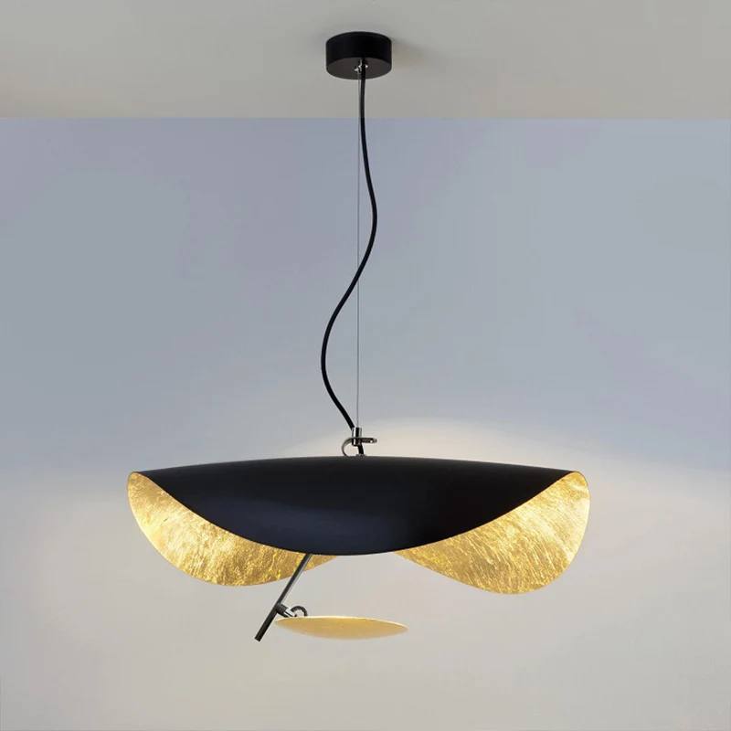 Metalen draaiende hangende lichtarmatuur Modernisme 1-lichts hanglamp zwart en goud inclusief batterijen