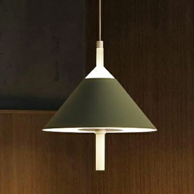 Professionele Waterdichte Conische hanglamp eenvoudige stijl, metalen hanglamp voor slaapkamerrestaurant