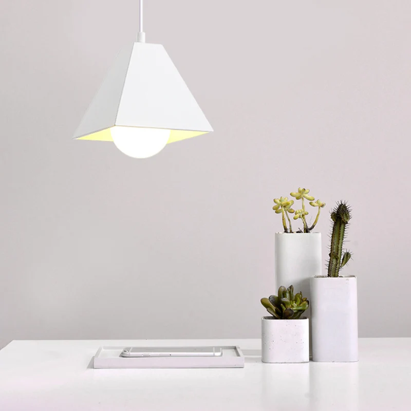 Modernistische piramide hanglamp, 1 lichtmetalen hangende plafondlamp zwart/wit boven tafel voor Plafondhoogte 2.4m+