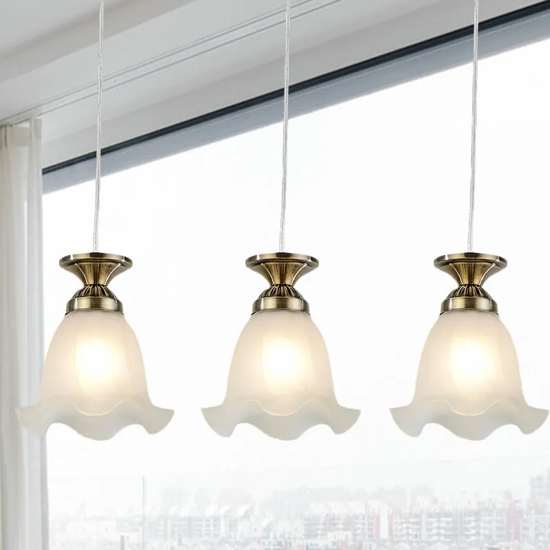 Traditionele geschulpte clusterhanger 3 lampen opaalglas hangende plafondlamp koper/brons voor restaurant voor Plafondhoog...