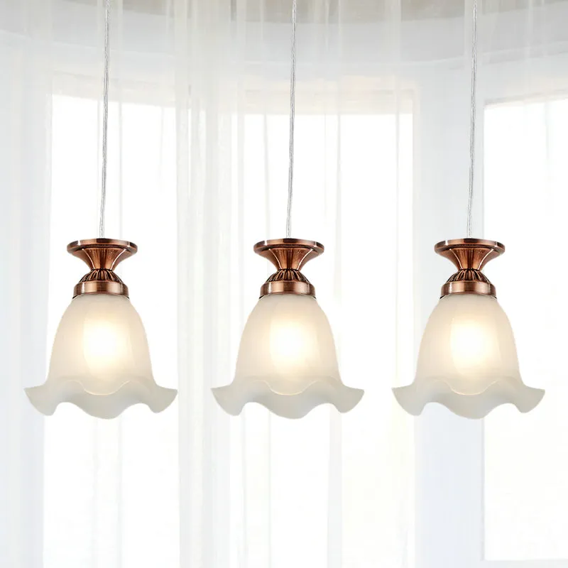 Traditionele geschulpte clusterhanger 3 lampen opaalglas hangende plafondlamp koper/brons voor restaurant voor Plafondhoog...