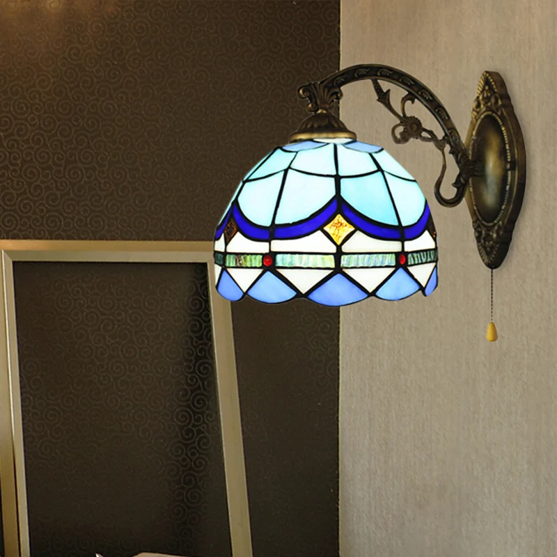 Wandlamp met 1 lichtkoepel en trekketting. Barok-stijl glas--lood wandkandelaar hemelsblauw/marineblauw
