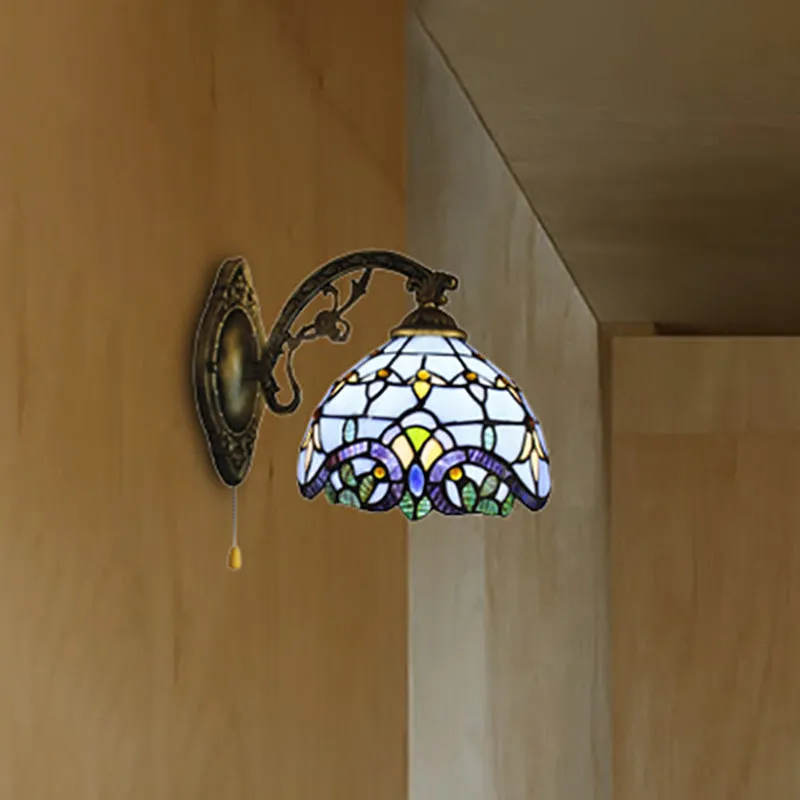 Wandlamp met 1 lichtkoepel en trekketting. Barok-stijl glas--lood wandkandelaar hemelsblauw/marineblauw
