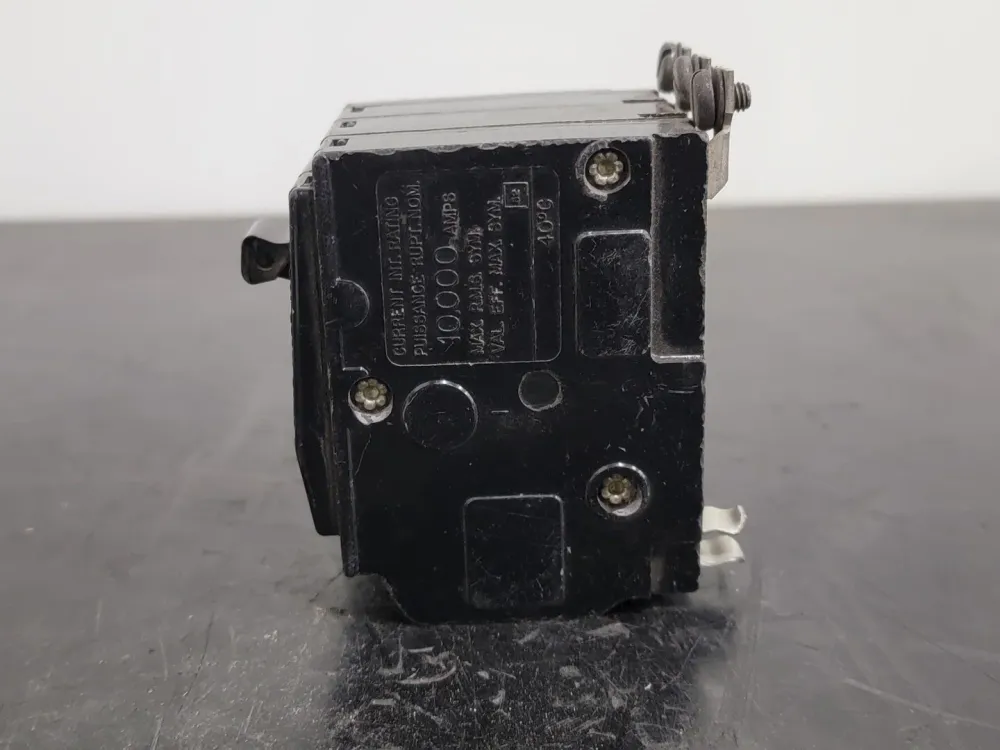 15 Amp, 3 Pole, 120/240 volts Circuit Breaker QOB315