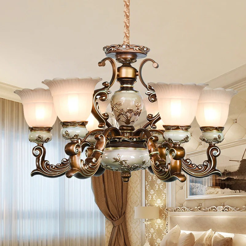 Vlakke Inbouw Bruine 6/8 hoofden plafondkroonluchter traditionele stijl melkachtig glas bloemvormige hangende hanger