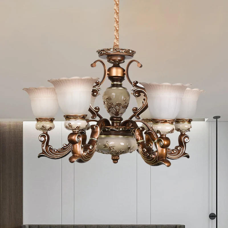 Vlakke Inbouw Bruine 6/8 hoofden plafondkroonluchter traditionele stijl melkachtig glas bloemvormige hangende hanger