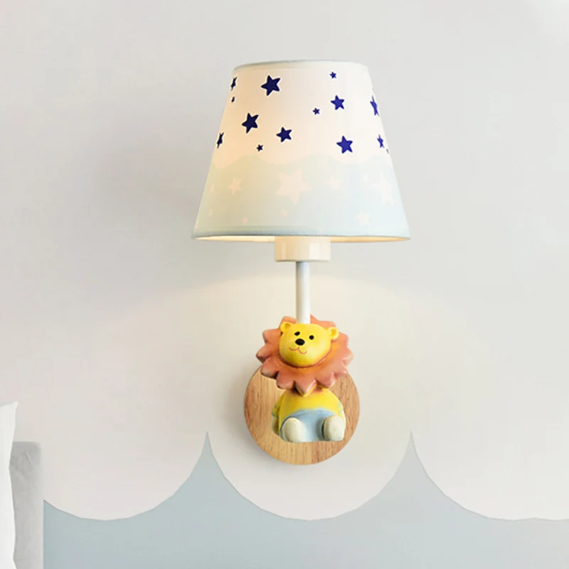 Eigentijdse wandlamp met taps toelopende kap, enkele lichte houten wandlamp met dier voor tieners | Snel Leverbaar