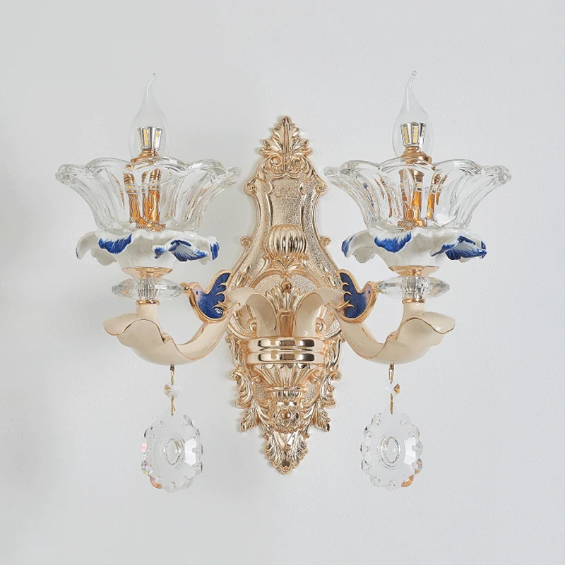 Energiezuinige LED Wandkandelaar met 1/2 kop, traditionele woonkamerlamp voor wandmontage met bloemkristallen kap messing