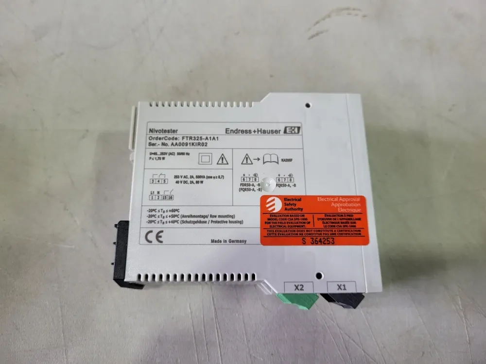Nivotester Microwave Barrier w/ Liquiline M Transmitter FTR325-A1A1
