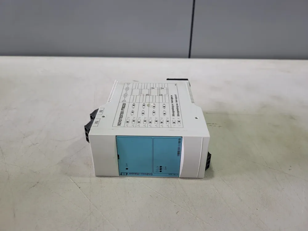 Nivotester Microwave Barrier w/ Liquiline M Transmitter FTR325-A1A1
