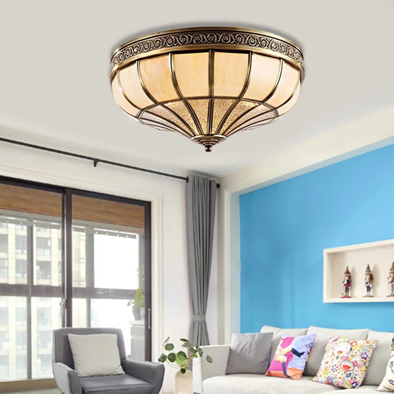 Professionele Kwaliteit Dome Bedroom Flush Mount Lamp Colonial Opaque Glass 3/4 Bulbs Messing Ceiling Light Fixture, 12.5"...