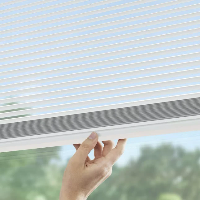 LEVOLOR Trim+Go 1- Slat Width 72- x 72- Cordless Melkwit Vinyl Room Darkening Mini-blinds
