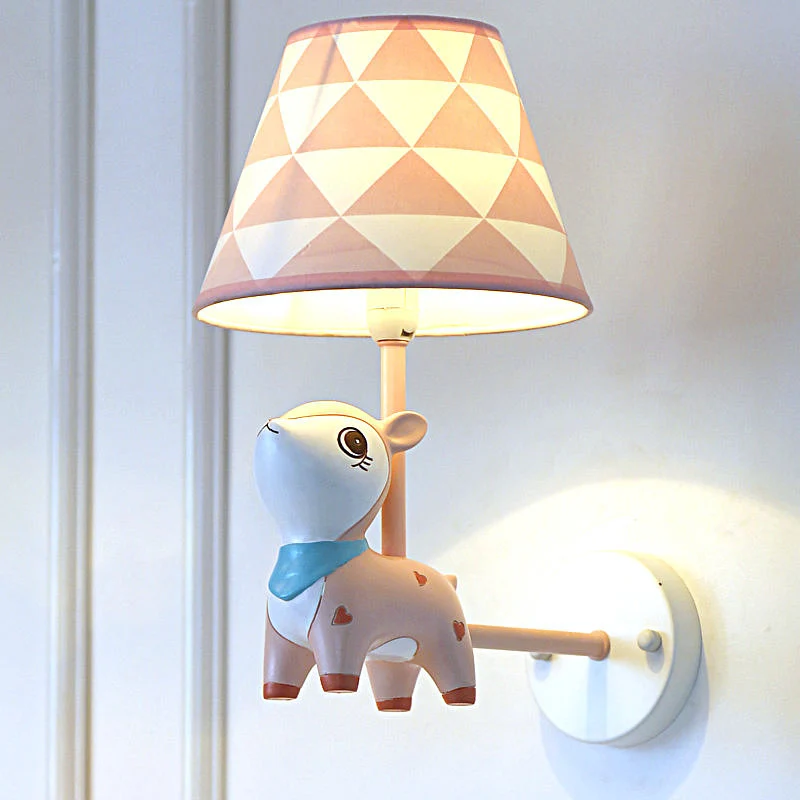 Gecertificeerd IP44 Kids Style Empire Shade Wall Light Fixture Fabric Single-Bulb Nursery Wall Mounted Lamp Deer Decor Roz...