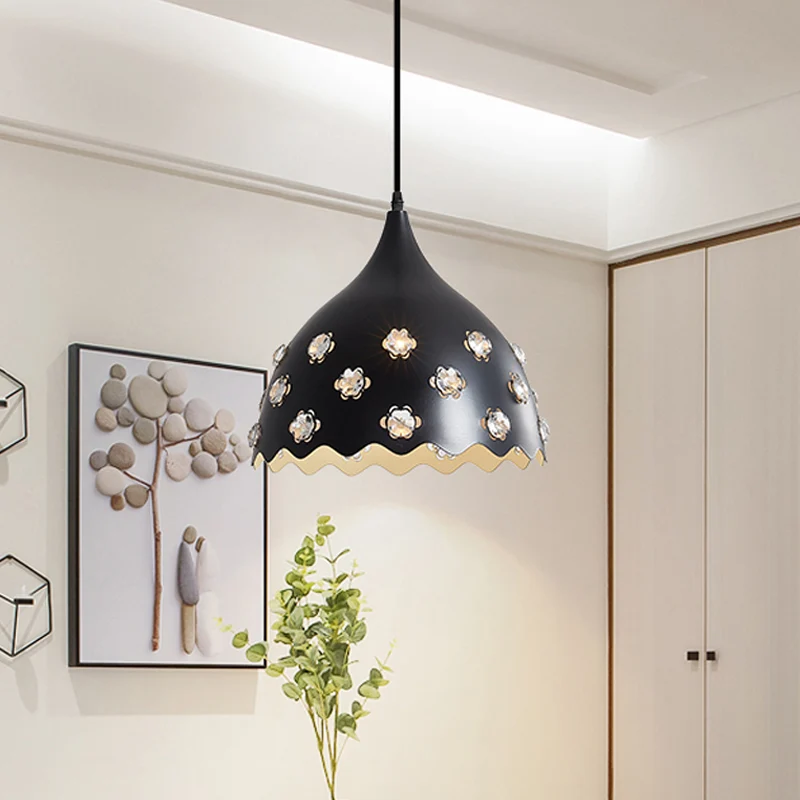 Moderne hangende plafondlamp met 1 lamp, eetkamer, moderne zwarte afwerking en metalen uienkap | Snel Leverbaar