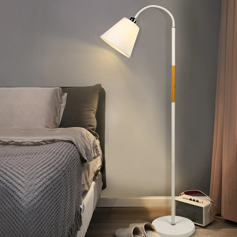 Nordic enkele vloerlamp zwart/wit en houten zwanenhals staande lamp met kegelvormige stoffen kap - Incl. Garantie