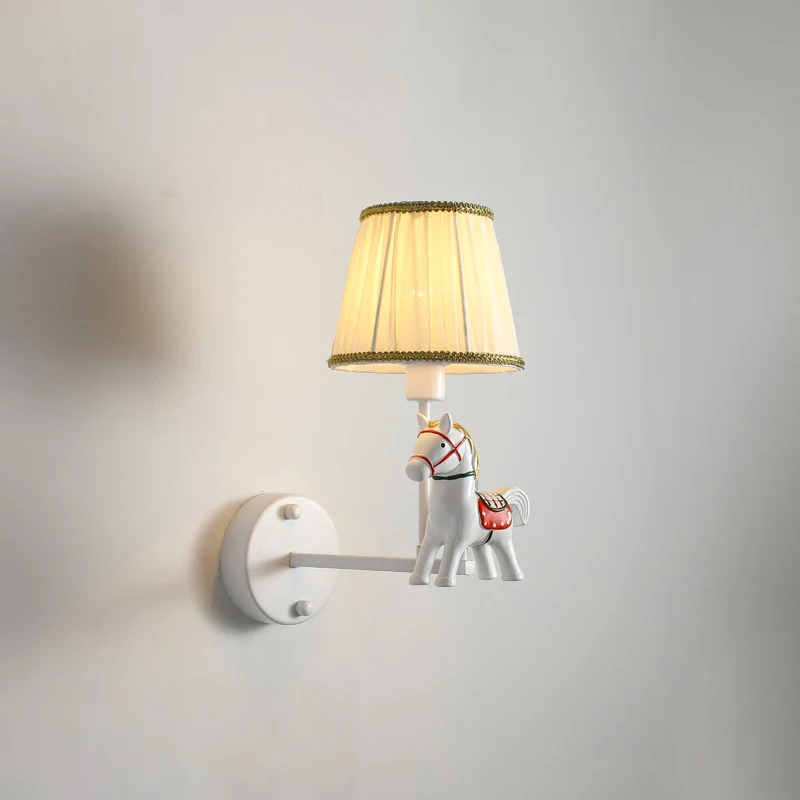 Slaapkamerwandlamp met één lamp, cartoon wit, wandmontagelamp met conische stoffen kap - Incl. Garantie