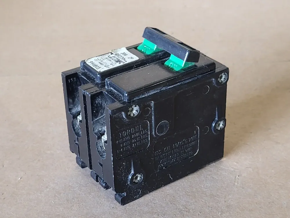 30 Amp, 2 Pole, 120/240 Volt Circuit Breaker BR230 van Busch-Jaeger | IP44