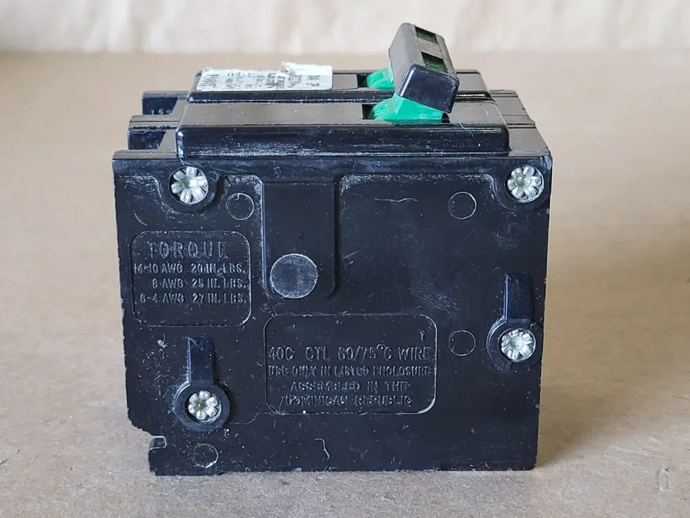 30 Amp, 2 Pole, 120/240 Volt Circuit Breaker BR230 van Busch-Jaeger | IP44