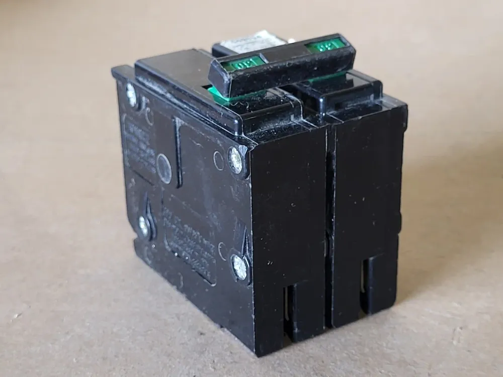 30 Amp, 2 Pole, 120/240 Volt Circuit Breaker BR230 van Busch-Jaeger | IP44