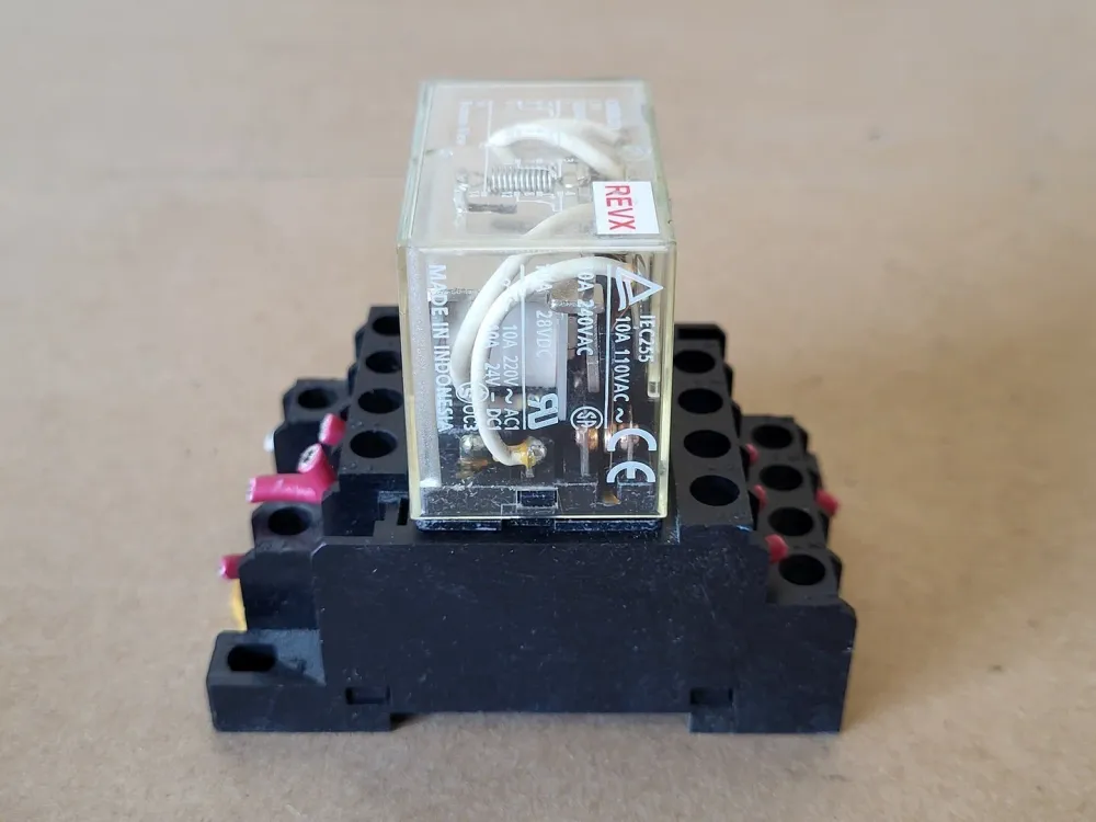 Schakelaar 10 Amp Power Relay LY4 w/ Relay Socket 06Z6H