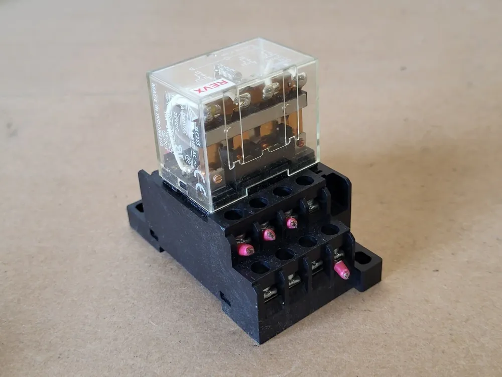 Schakelaar 10 Amp Power Relay LY4 w/ Relay Socket 06Z6H