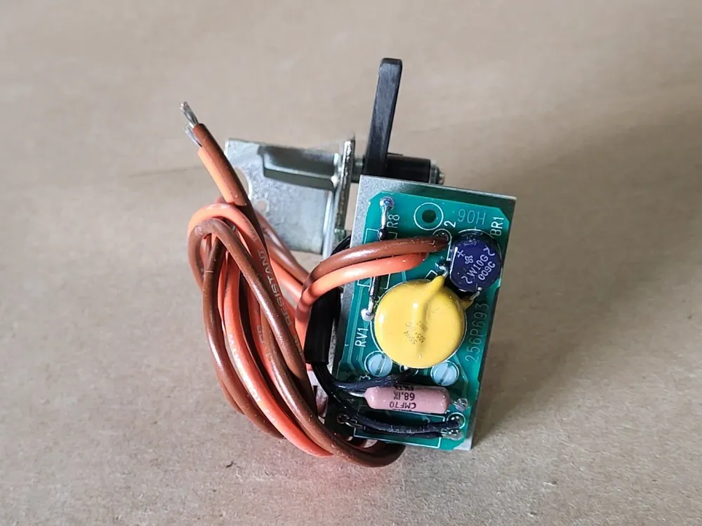 110/127 VAC Type L Circuit Breaker UVH4LP08K