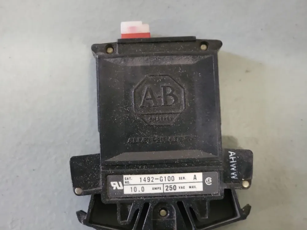 10 Amp, 1 Pole, 250 volts Circuit Breaker 1492-G100