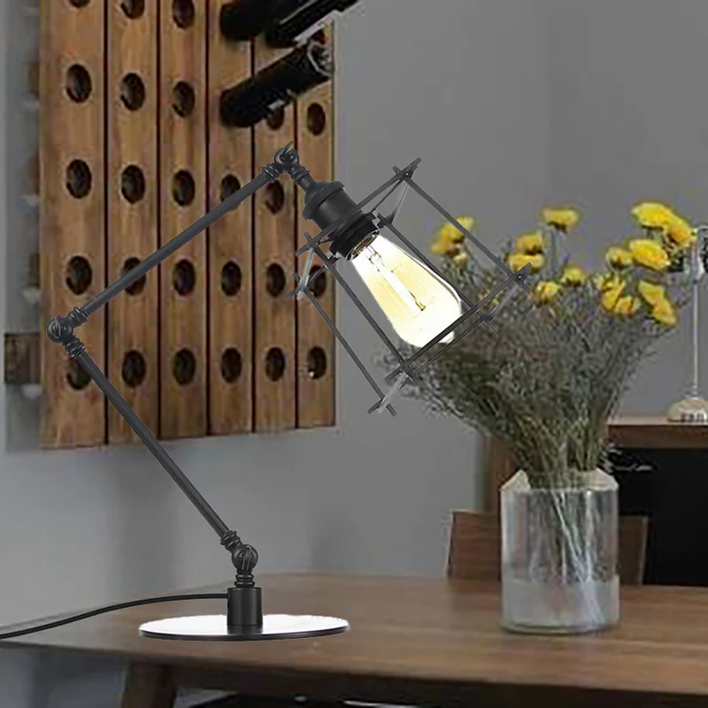 Metalen trapeziumvormige kooi-tafellamp Klassiek stijl 1 kop Zwart/messing afwerking Tafelverlichting met verstelbare arm