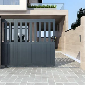 Elektrische, schuivende, half opengewerkte aluminium tuinpoort L314 x H140 cm donkergrijs TARNOS II