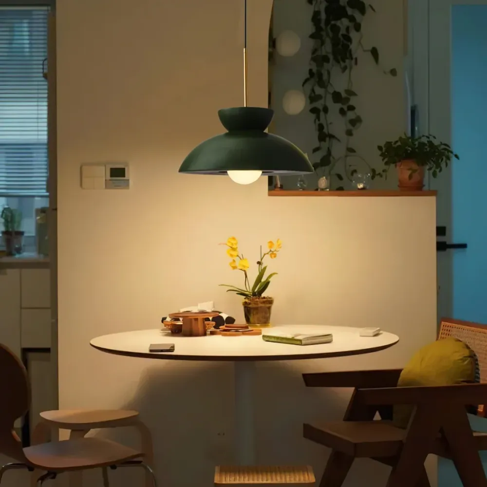 Njord Augustus Scandinavische minimalistische hars hanglamp Zwart At Ease Home Life