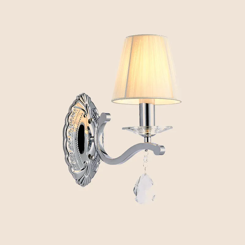 1/2-koppige geplooide stoffen wandlamp modernisme beige kegelvormige hoekkandelaar met gebogen chroomarm Clearhalo