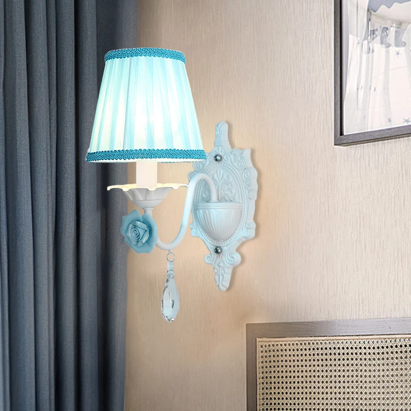 1/2-koppige wandverlichting van geplooide stof Pastoraal roze/blauw gevlochten afwerking nachtkastje met rozendecor Clearhalo