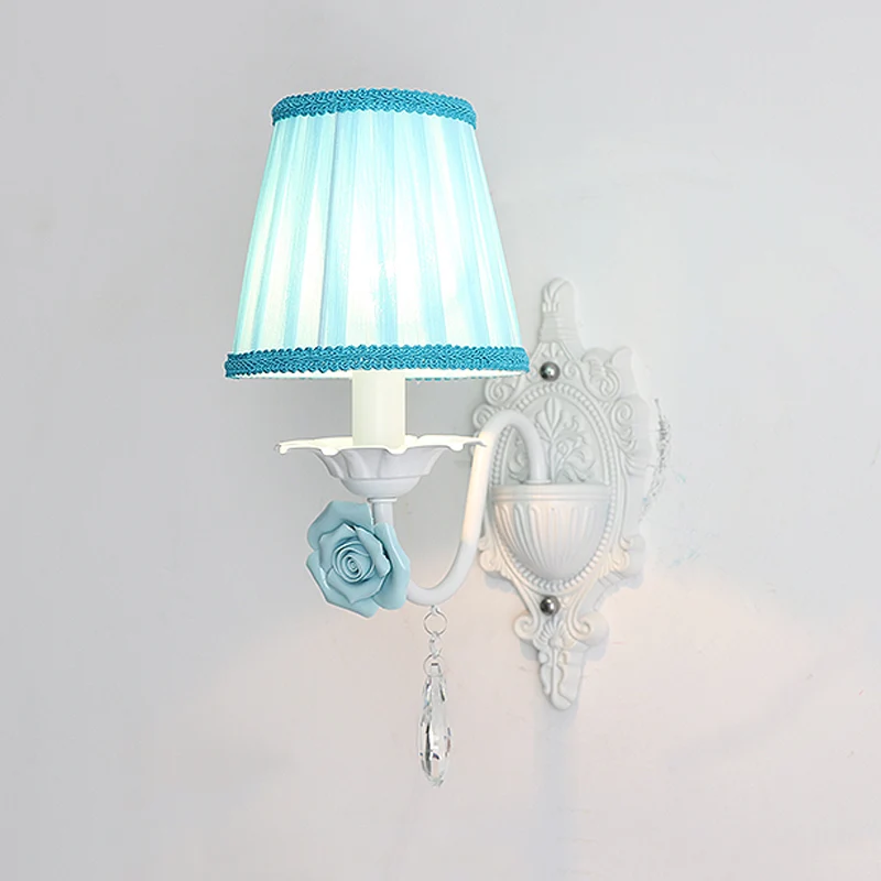 1/2-koppige wandverlichting van geplooide stof Pastoraal roze/blauw gevlochten afwerking nachtkastje met rozendecor Clearhalo