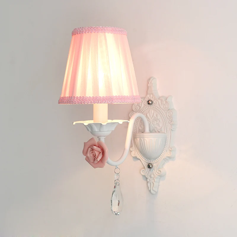 1/2-koppige wandverlichting van geplooide stof Pastoraal roze/blauw gevlochten afwerking nachtkastje met rozendecor Clearhalo